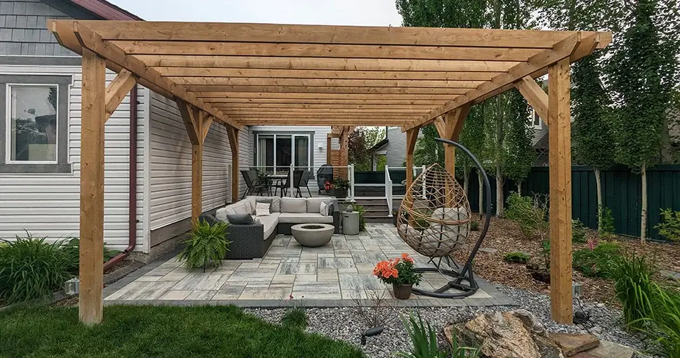 Modern backyard pergola with cozy seating and greenery.